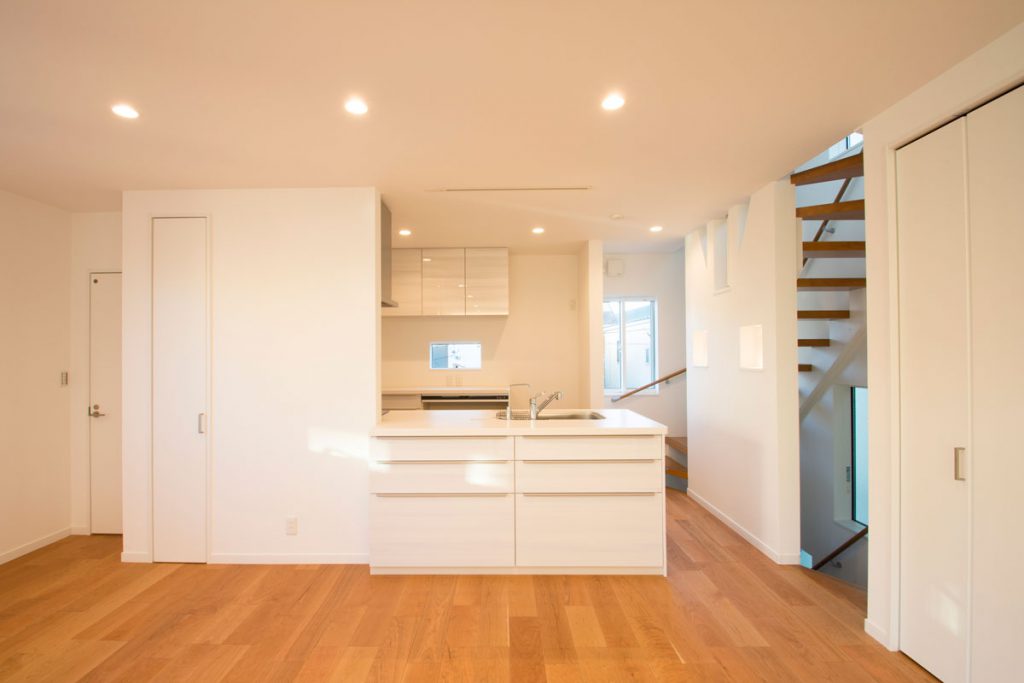 お日様の日差しが温かい空が近く感じるおうち