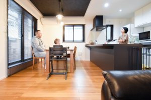 【黒と木目が基調の「男前スタイル」 Vol.2　横浜市・Nさま】