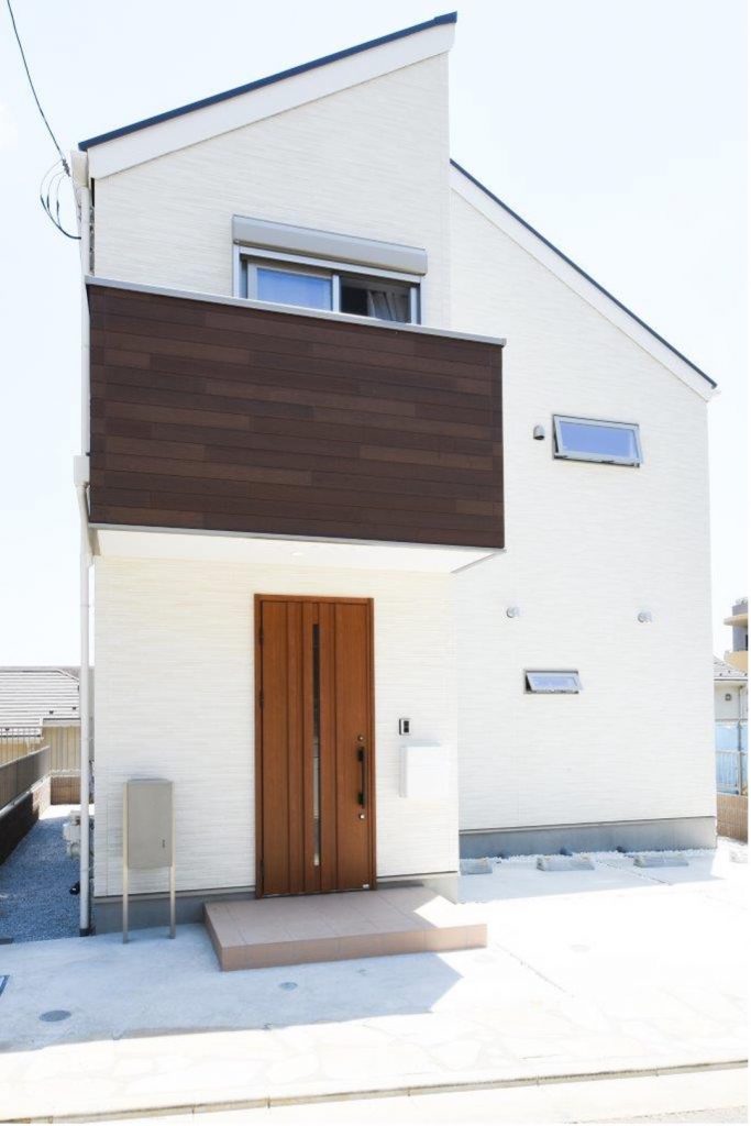 【駅近の3階建てか　バス利用の2階建てか】