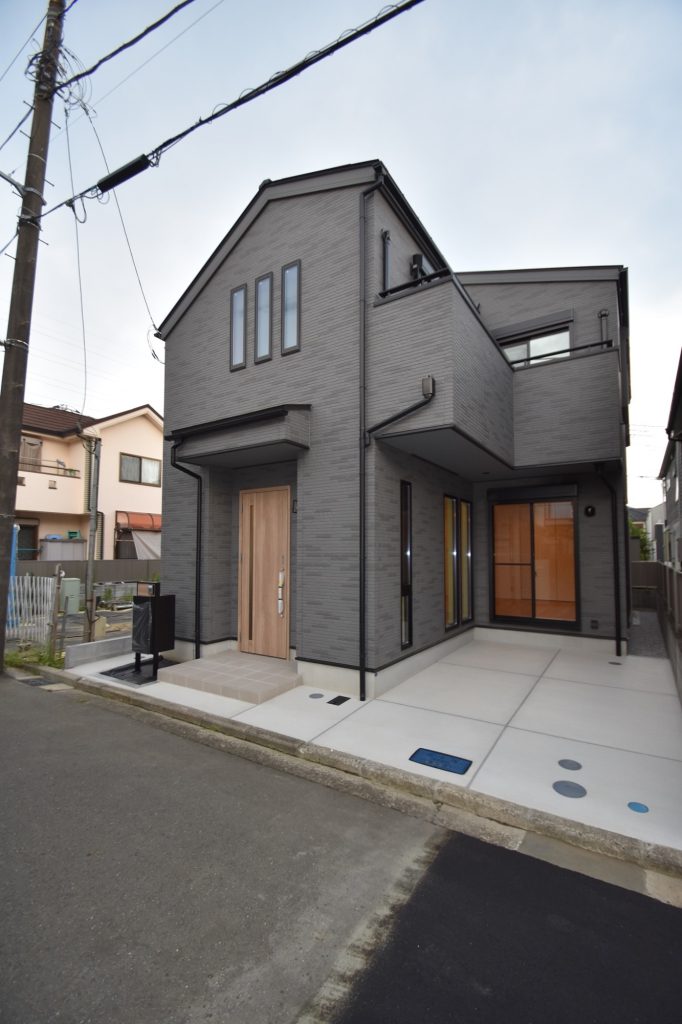 【建て替えと住み替えのメリット・デメリット】